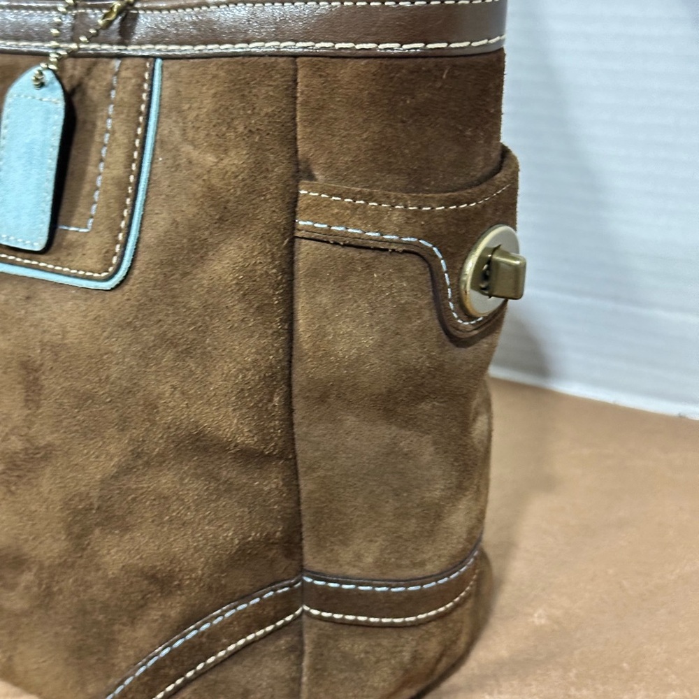 Coach Hampton Gallery Brown Suede Tote and Pouch - Picture 15 of 16